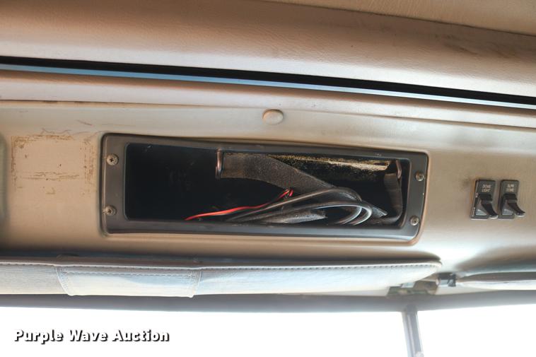 image for item DC3563 1997 International 9300 semi truck