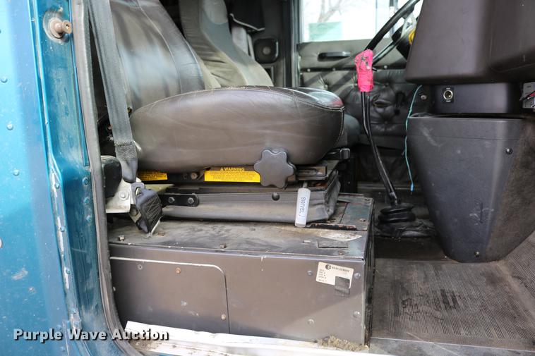 image for item DC3563 1997 International 9300 semi truck