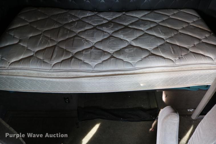 image for item DC3563 1997 International 9300 semi truck