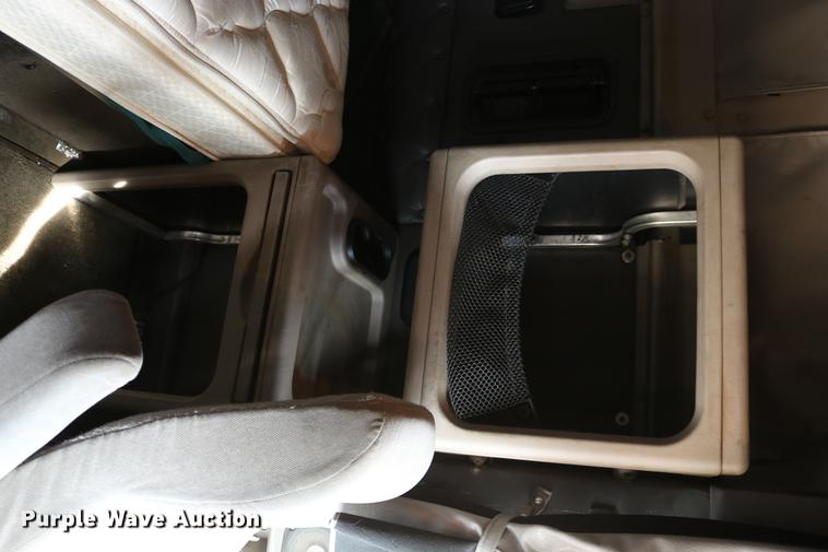 image for item DC3563 1997 International 9300 semi truck