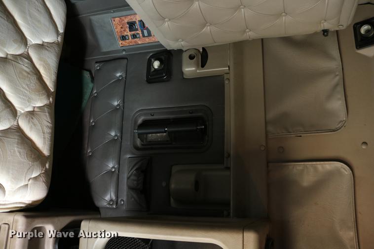 image for item DC3563 1997 International 9300 semi truck