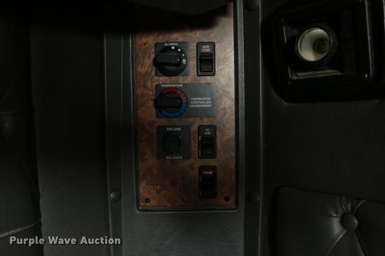 image for item DC3563 1997 International 9300 semi truck