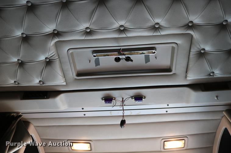 image for item DC3563 1997 International 9300 semi truck