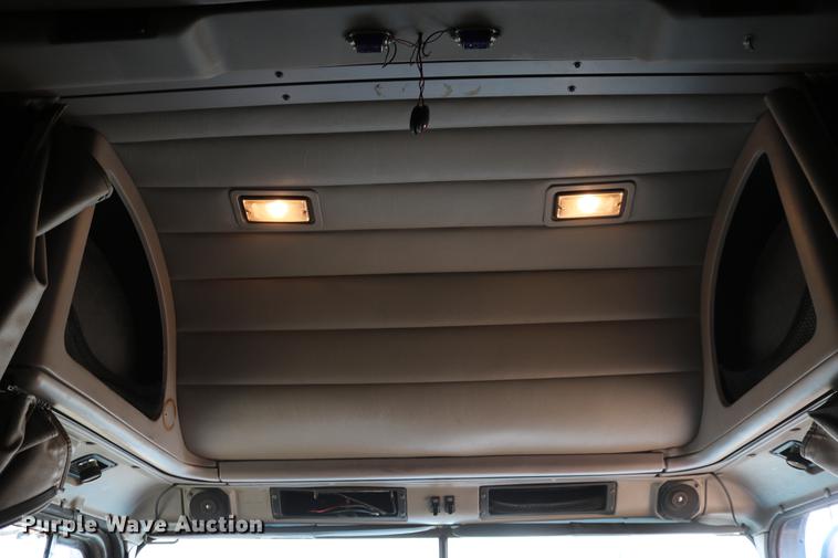 image for item DC3563 1997 International 9300 semi truck