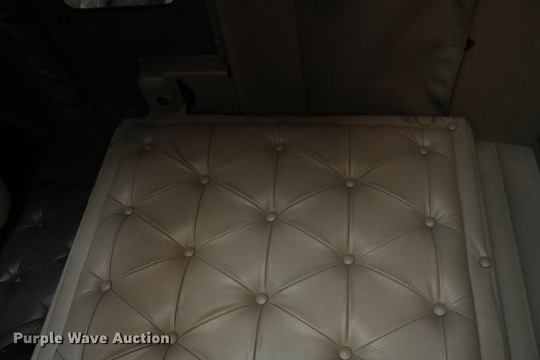 image for item DC3563 1997 International 9300 semi truck