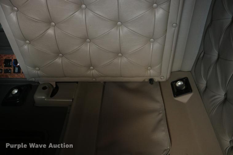 image for item DC3563 1997 International 9300 semi truck