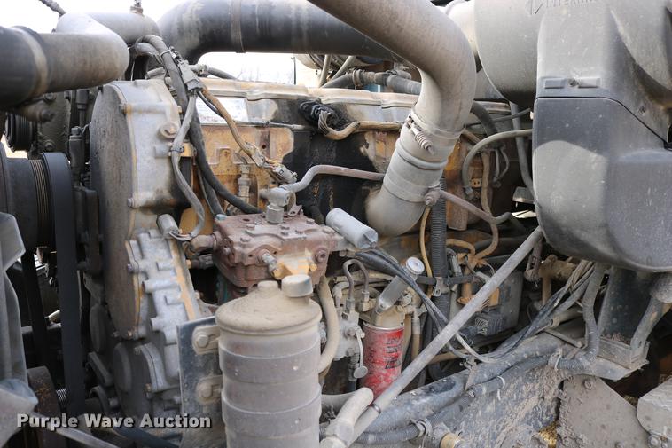 image for item DC3563 1997 International 9300 semi truck