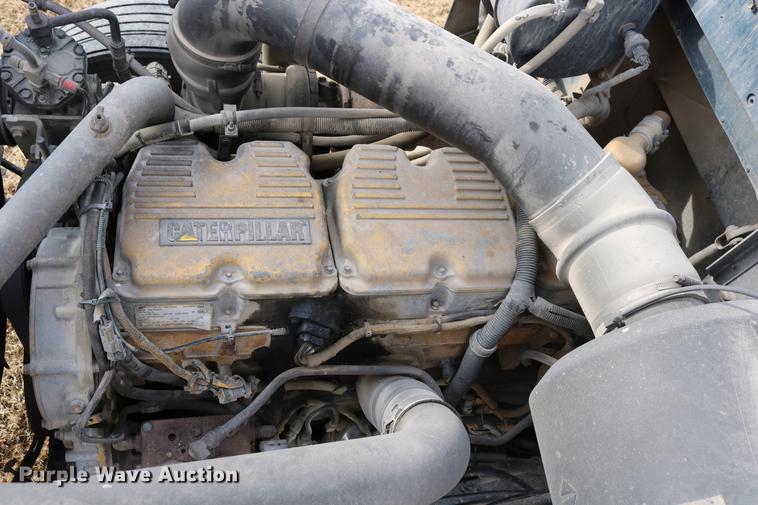 image for item DC3563 1997 International 9300 semi truck