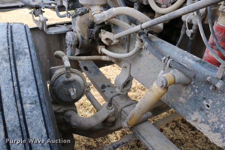 image for item DC3563 1997 International 9300 semi truck