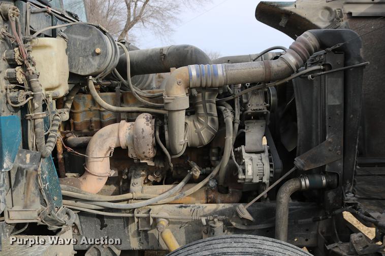 image for item DC3563 1997 International 9300 semi truck