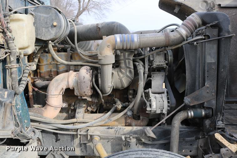 image for item DC3563 1997 International 9300 semi truck