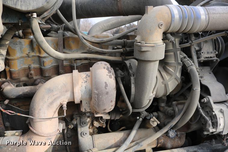 image for item DC3563 1997 International 9300 semi truck