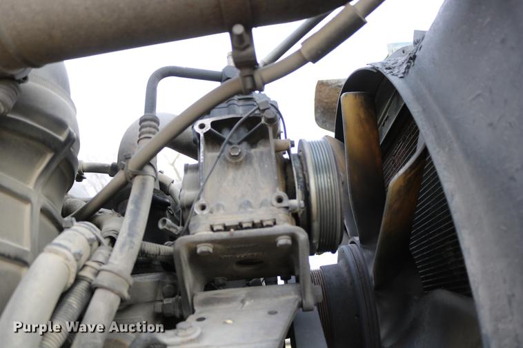 image for item DC3563 1997 International 9300 semi truck