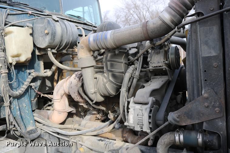 image for item DC3563 1997 International 9300 semi truck