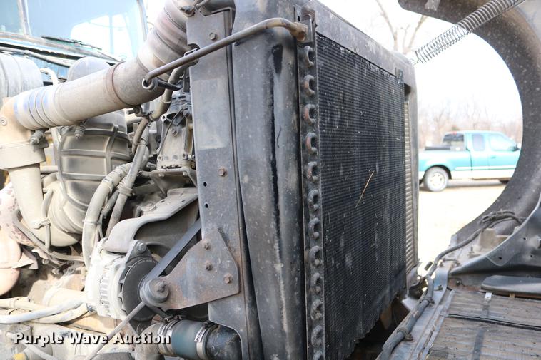 image for item DC3563 1997 International 9300 semi truck