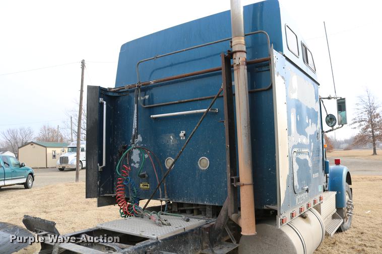 image for item DC3563 1997 International 9300 semi truck