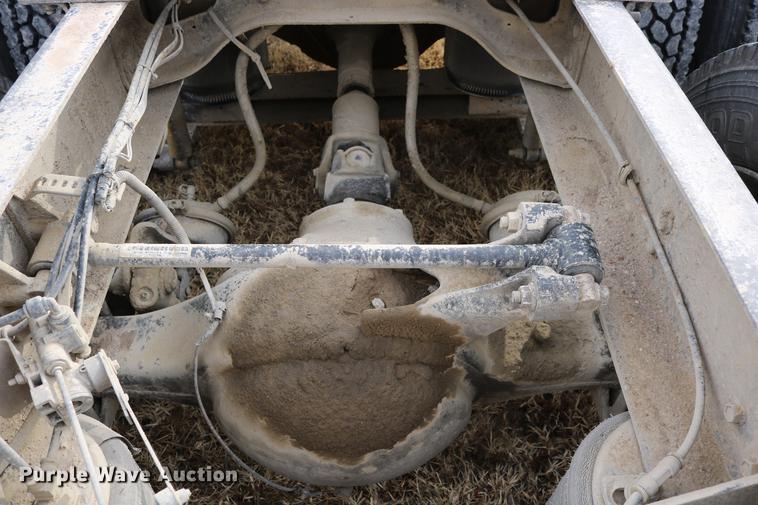 image for item DC3563 1997 International 9300 semi truck