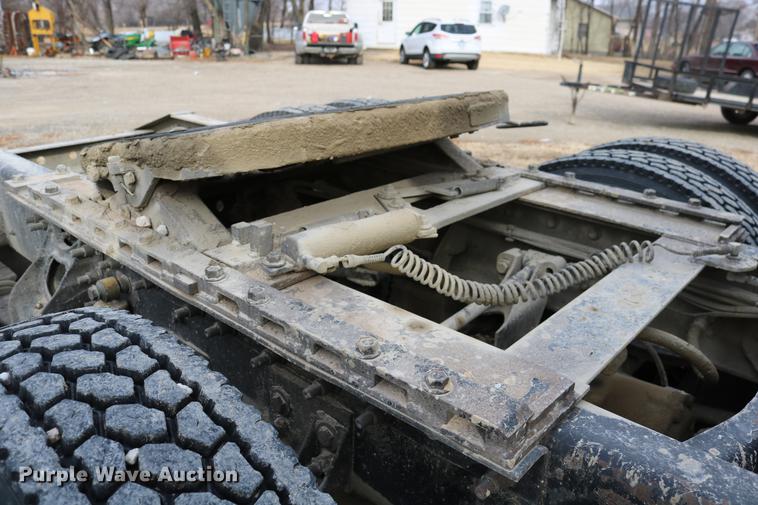 image for item DC3563 1997 International 9300 semi truck