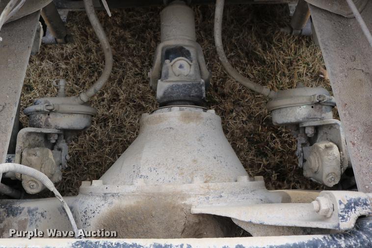 image for item DC3563 1997 International 9300 semi truck