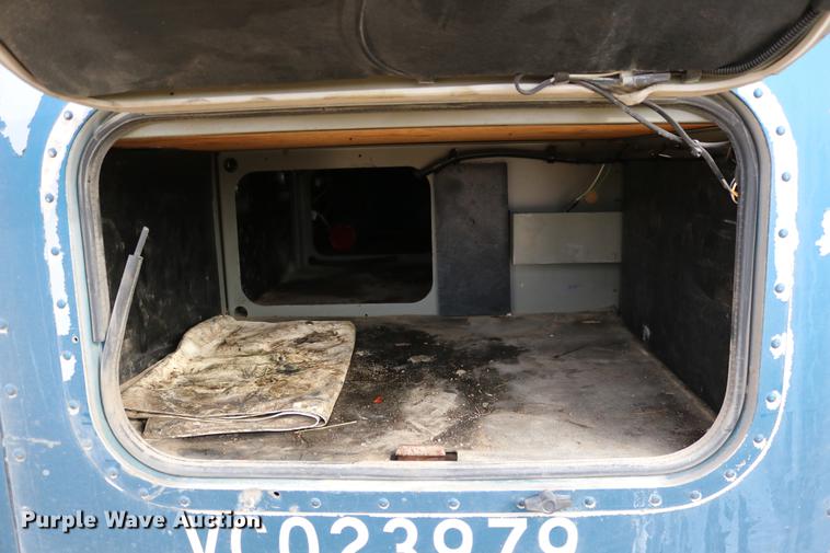 image for item DC3563 1997 International 9300 semi truck