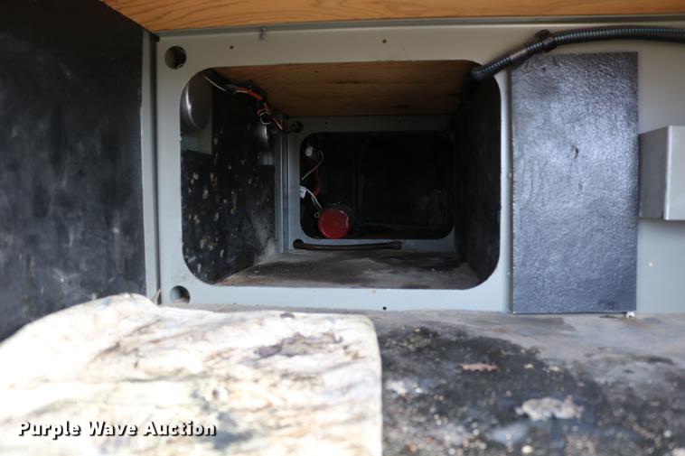 image for item DC3563 1997 International 9300 semi truck