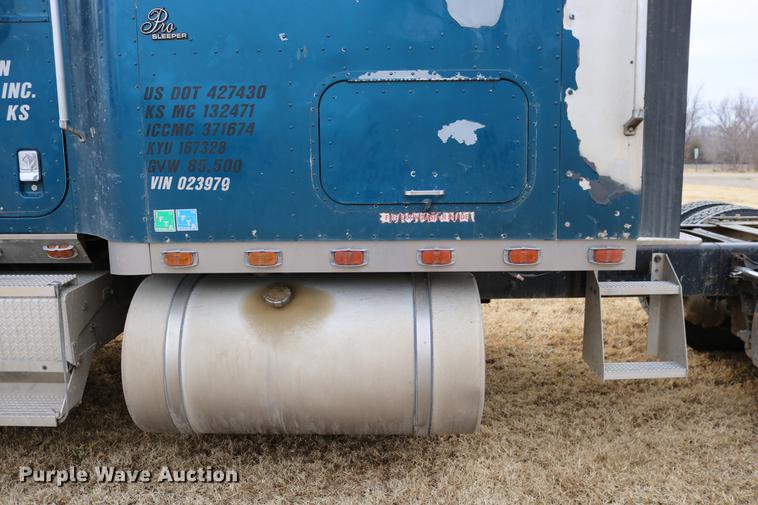 image for item DC3563 1997 International 9300 semi truck