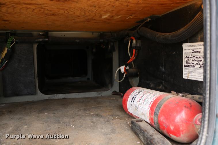 image for item DC3563 1997 International 9300 semi truck