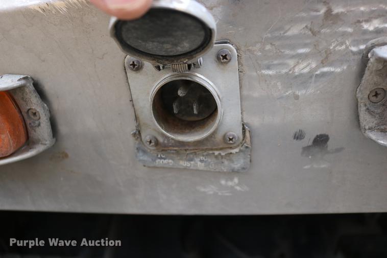 image for item DC3563 1997 International 9300 semi truck