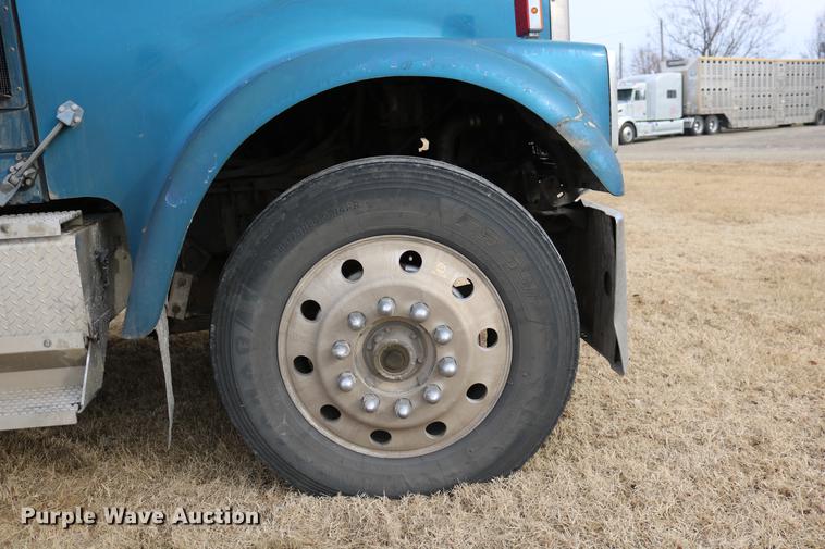 image for item DC3563 1997 International 9300 semi truck