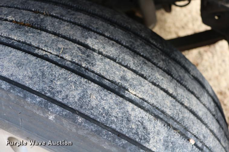 image for item DC3563 1997 International 9300 semi truck