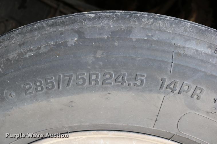 image for item DC3563 1997 International 9300 semi truck