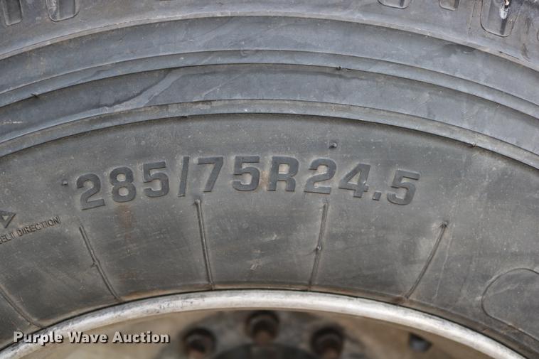 image for item DC3563 1997 International 9300 semi truck