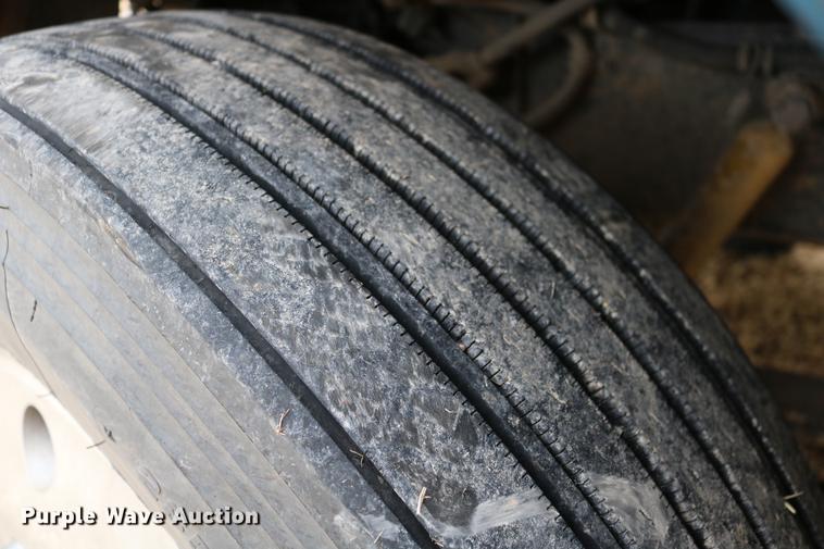 image for item DC3563 1997 International 9300 semi truck