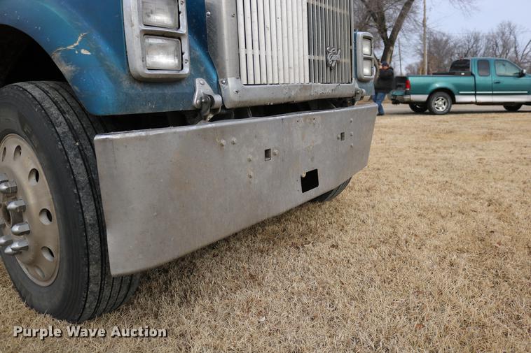 image for item DC3563 1997 International 9300 semi truck