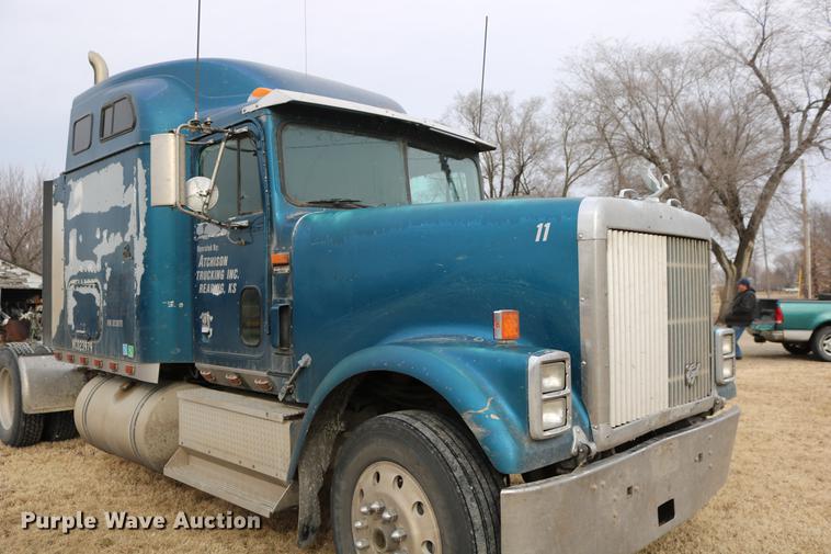 image for item DC3563 1997 International 9300 semi truck