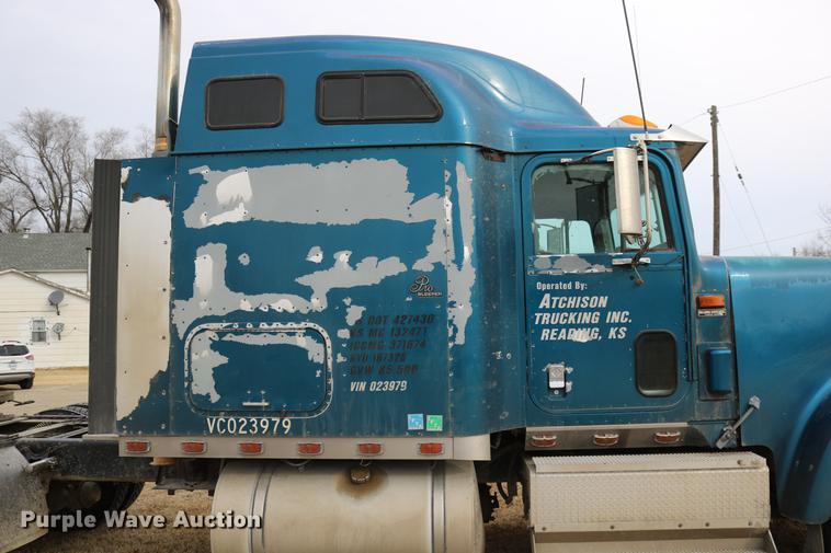 image for item DC3563 1997 International 9300 semi truck