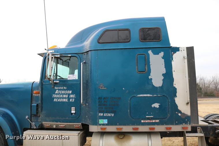 image for item DC3563 1997 International 9300 semi truck