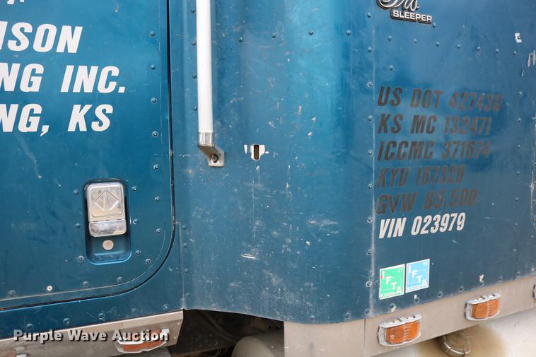 image for item DC3563 1997 International 9300 semi truck