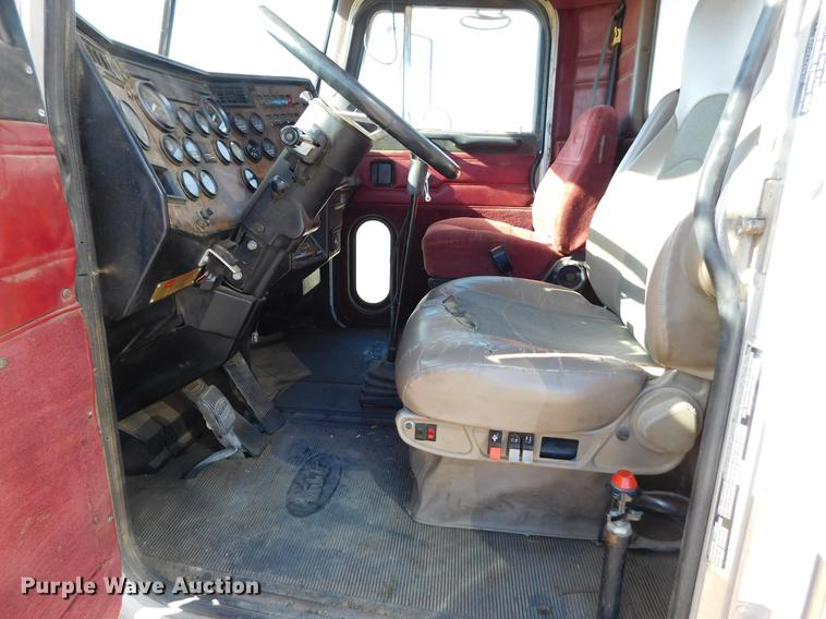 image for item DC8388 1994 Peterbilt 379 semi truck