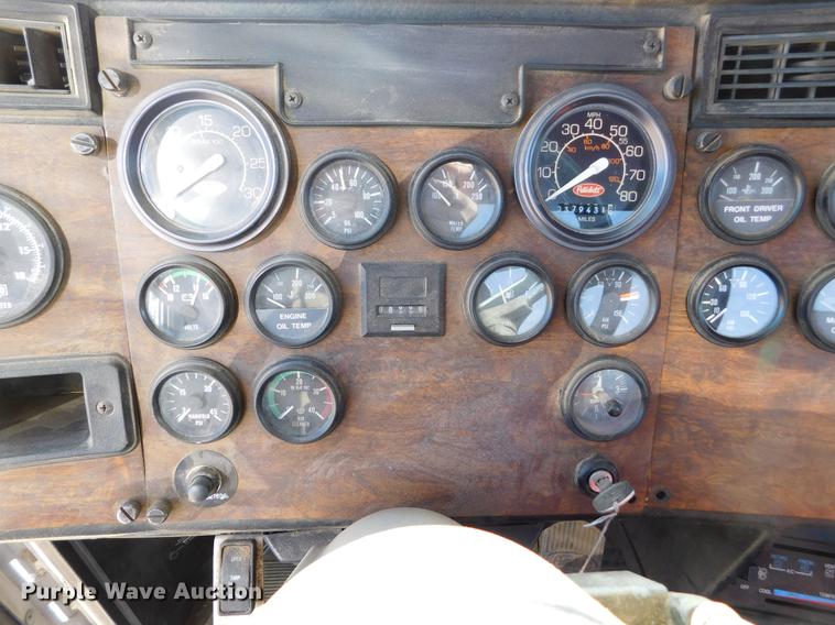 image for item DC8388 1994 Peterbilt 379 semi truck