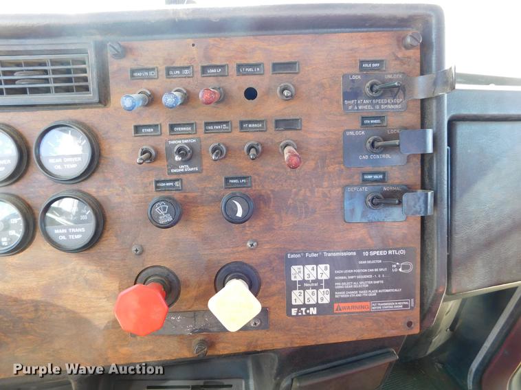 image for item DC8388 1994 Peterbilt 379 semi truck