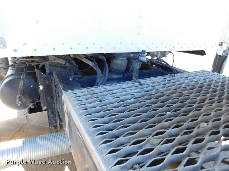 image for item DC8388 1994 Peterbilt 379 semi truck