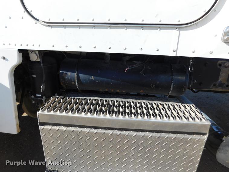 image for item DC8388 1994 Peterbilt 379 semi truck