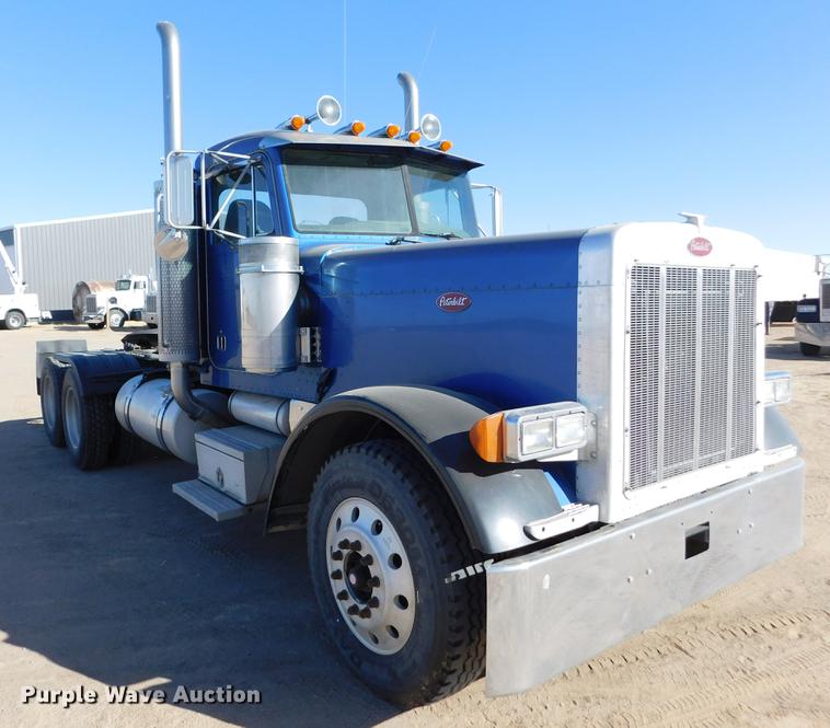 image for item DC8389 2004 Peterbilt 379 semi truck
