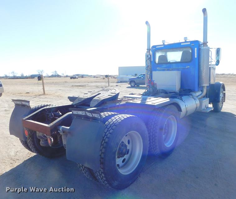 image for item DC8389 2004 Peterbilt 379 semi truck