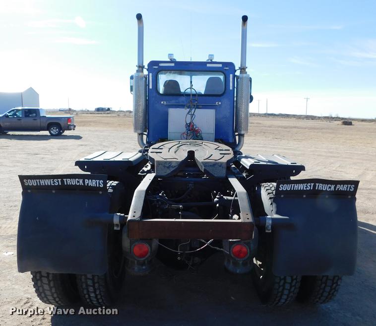 image for item DC8389 2004 Peterbilt 379 semi truck