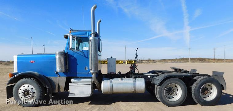 image for item DC8389 2004 Peterbilt 379 semi truck