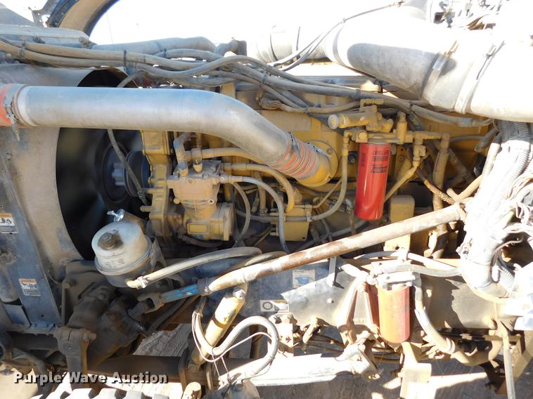 image for item DC8389 2004 Peterbilt 379 semi truck