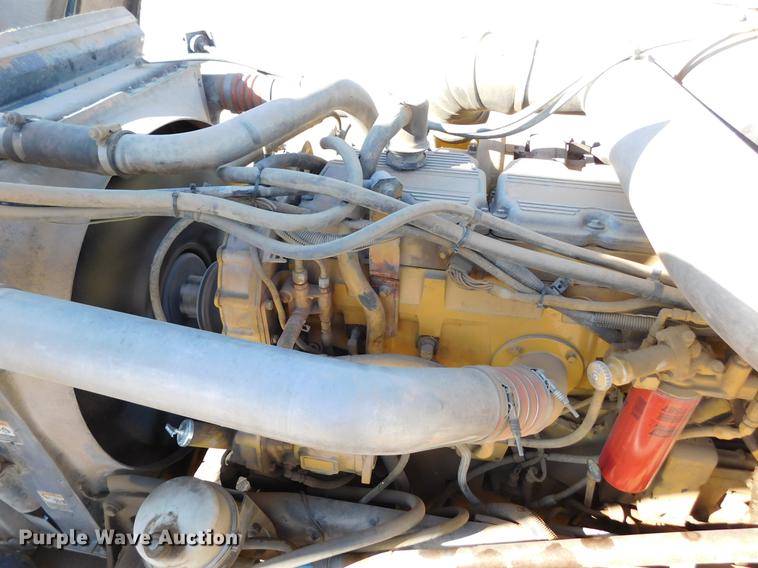 image for item DC8389 2004 Peterbilt 379 semi truck