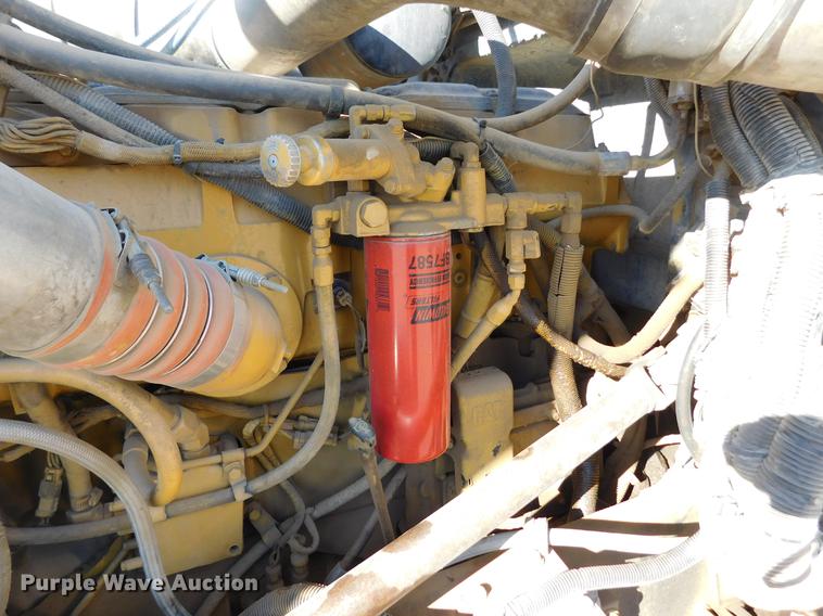 image for item DC8389 2004 Peterbilt 379 semi truck